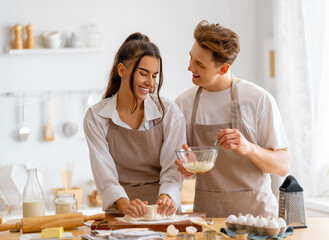 couple is preparing the pastry