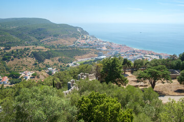 Fototapeta na wymiar View of Sesimbra from the Moorish Castle