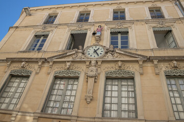 Fototapeta na wymiar Jacquemard Façade de l'Hôtel de Ville - Hôtel de Ville, Nîmes, France, Europe