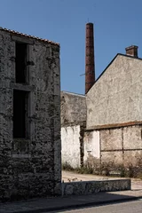 Fotobehang usine désaffectée avec cheminée en brique © Dominique VERNIER
