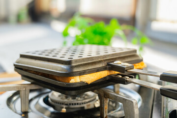 ホットサンド作り　