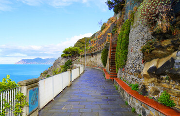 Fototapeta na wymiar The popular Via Dell Amore, Lovers Lane, in the Cinque Terre village of Riomaggiore