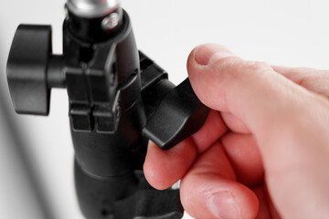 Fixing the adjustable detail of the photographic tripod