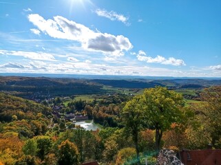Fototapeta na wymiar Blick von der Burgruine Hohnstein in Neustadt im Südharz im Herbst vom Aussichtsturm , Harz