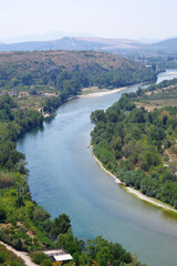 Fleuve serpentant en Herz&eacute;govine