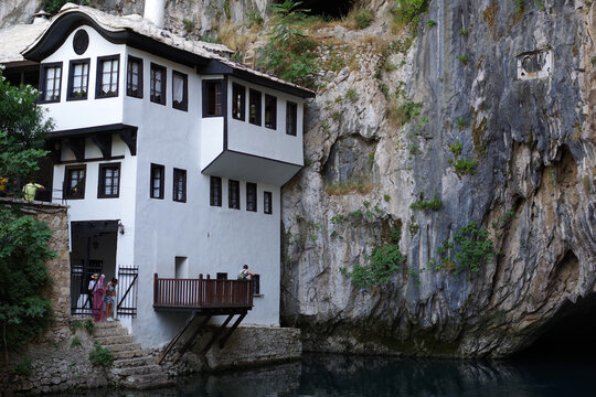 Tekke &agrave; la source de la Buna