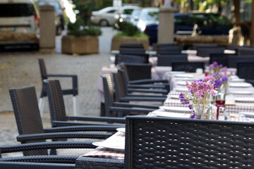Tables de restaurant dressées en terrasse, Belgrade