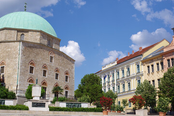 Fototapeta na wymiar Mosqué Jakováli Hasszán, Pecs, Hongrie