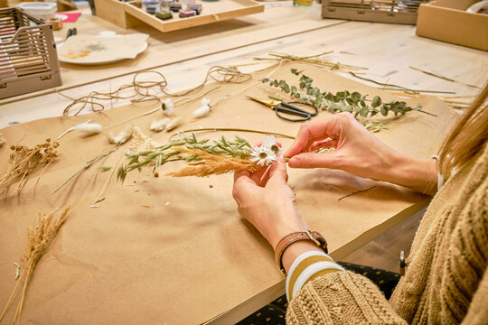 Crafting with dried flowers Fijnwerk Ratingen.Crafting with dried flowers Fijnwerk Ratingen