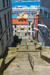 Fototapeta premium ESCALERAS CIUDAD BAJADA PUERTO DE VIGO 2022