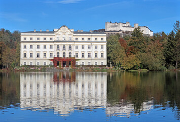 Fototapeta na wymiar Leopolskroner Weiher im Herbst, Salzburg
