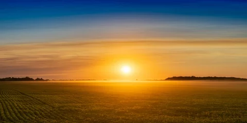 Foto op Plexiglas Landscape view of an orange-colored sunset over the prairies © Personal Exrpessions/Wirestock Creators