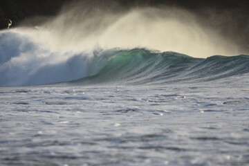 The sea brings out its most beautiful waves for surfing © alexisftv