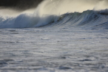 The sea brings out its most beautiful waves for surfing © alexisftv