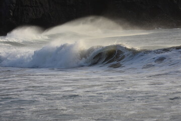 The sea brings out its most beautiful waves for surfing © alexisftv