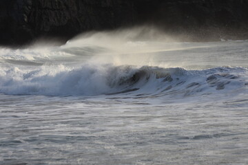 The sea brings out its most beautiful waves for surfing © alexisftv