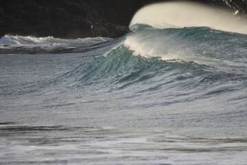 The sea brings out its most beautiful waves for surfing © alexisftv