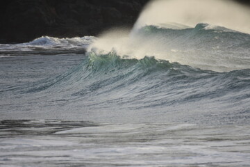 The sea brings out its most beautiful waves for surfing © alexisftv