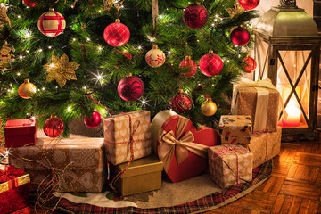 Wrapped presents under the Christmas tree - 538708727