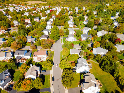 Autumn panorama of the streets of modern single-family houses of the upper and middle class. American real estate in Virginia USA. Drone view.