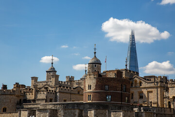 Fototapeta na wymiar tower of london with shard
