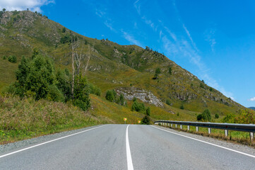 Naklejka premium A good asphalt road in the Altai highlands
