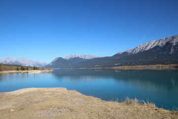 Obraz premium Edge Of The Lake, Nordegg, Alberta