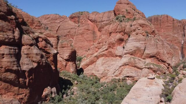 The&nbsp;Purnululu National Park&nbsp;is a&nbsp;World Heritage Site&nbsp;in&nbsp;Western Australia. Is a remote area managed as wilderness. A spectacularly incised landscape of sculptured rocks in a semi-arid savannah.