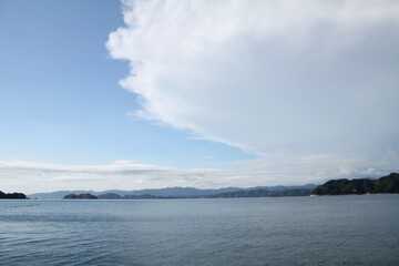 Fototapeta premium 青空に流れる白い雲 