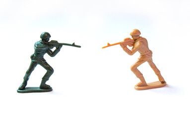 Fototapeta na wymiar Two toy soldiers fighting 