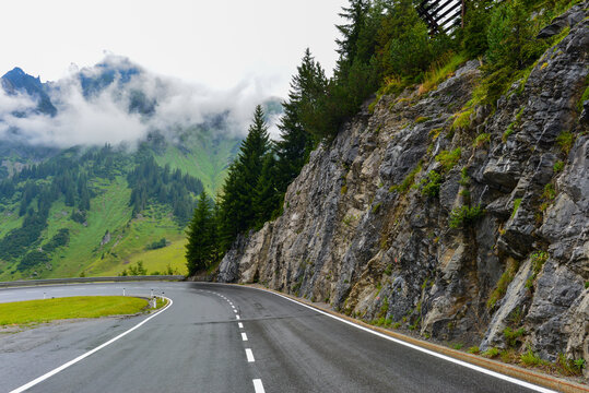 Flexenpassstra&szlig;e vor Flexenpass im Bundesland Vorarlberg (&Ouml;sterreich)	

