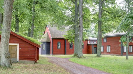 église ancienne en bois debout rouge dans la campagne suédoise avec son clocher