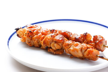 炭火焼にした焼き鳥をタレで（鶏のもも肉）