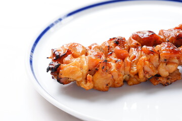 炭火焼にした焼き鳥をタレで（鶏のもも肉）