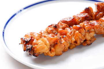 炭火焼にした焼き鳥をタレで（鶏のもも肉）