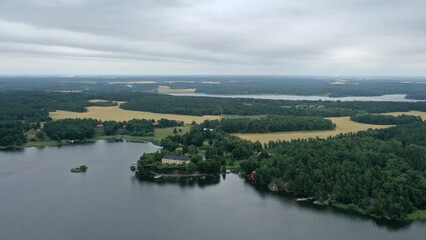 Fototapeta premium manoir sur les bords du lac Mälar (Mälaren) en Suède