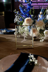 Table setting with white and blue flowers and decorative tableware