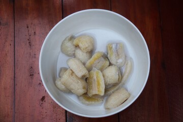 banana in coconut milk is to translate the fruit of bananas into dessert.