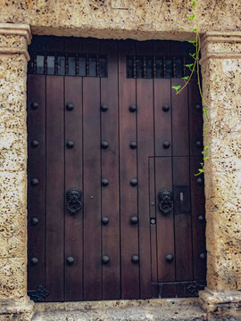 Colombia ventanas puertas ventana arte colección bellasartes Cuba República Dominicana Puerto Rico Cartagena Trinidad colores cuadrado fondo decoración carpintero colonia antiguo colonial barrotes 