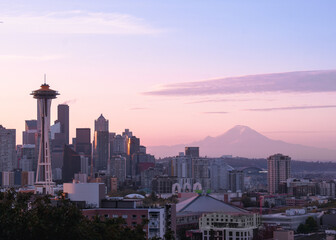 Mount Ranier behind the Seattle city skyline at sunrise
