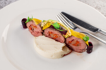 Boiled duck meat medallions with vegetables