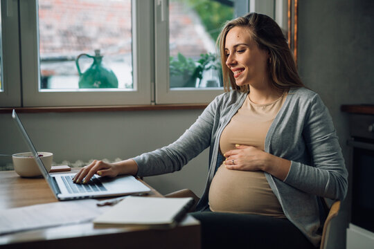 pregnant woman remote working from home