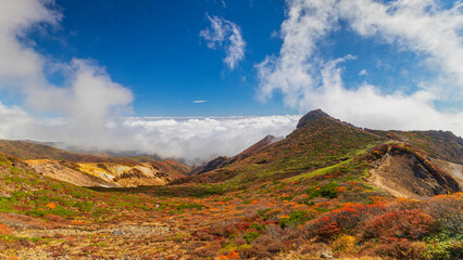 紅葉と朝日岳　那須連山　秋　絶景　広角