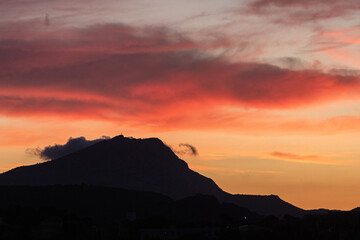 Obraz premium the Sainte Victoire mountain in the light of a cloudy autumn morning