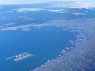 Fototapeta premium 大阪湾と関西3空港（伊丹・関空・神戸）/ Osaka Bay and three airports in Kansai area (ITM, KIX and UKB)