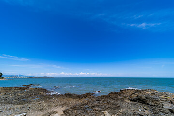 Fototapeta na wymiar 夏の青空と美しい簑島海岸（福岡県行橋市）