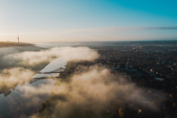 Obraz premium City in autumn mist