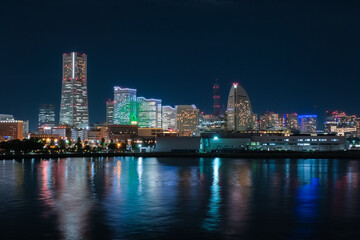 Naklejka premium 神奈川県横浜市 大桟橋ふ頭から見るみなとみらいの夜景