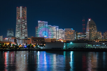 Fototapeta na wymiar 神奈川県横浜市 大桟橋ふ頭から見るみなとみらいの夜景