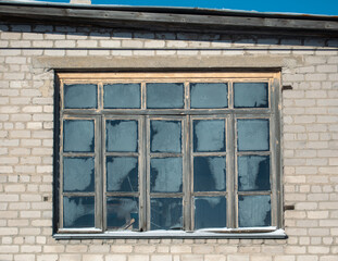 Fototapeta na wymiar Old window in the building